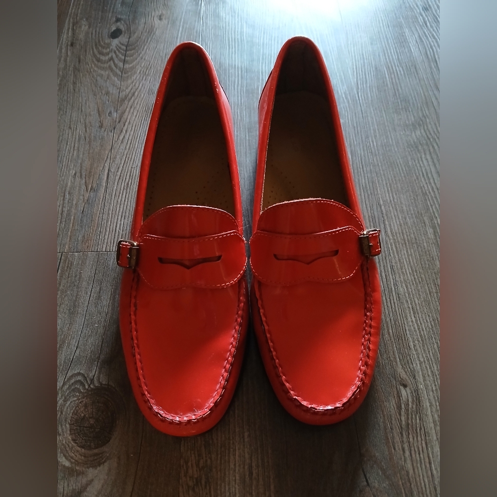 Weejuns "Whitney" Classic Womens Patent leather Loafers SIZE 8.5M